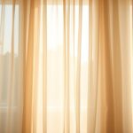 Cortinas translúcidas: escolha o tecido ideal para luz difusa